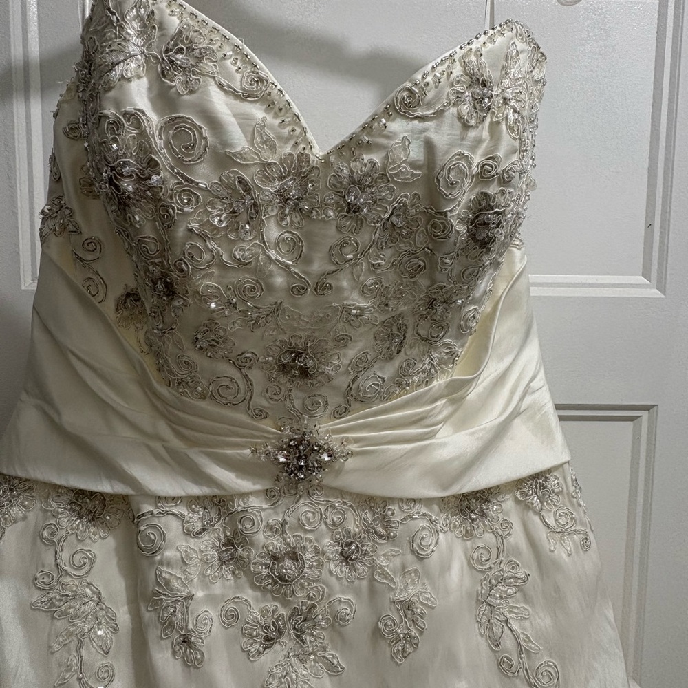 Elegant Strapless Wedding Dress - Picture 2 of 9